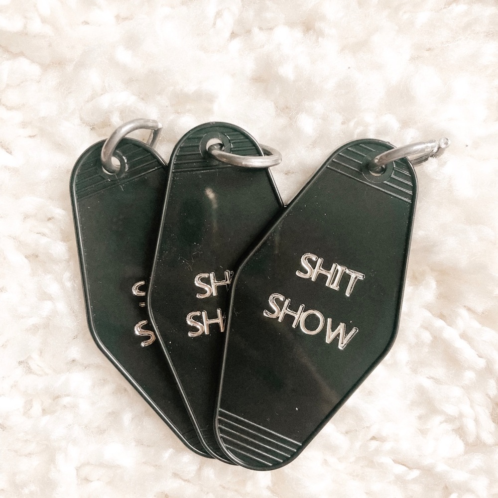 SHIT SHOW black vintage hotel keychain